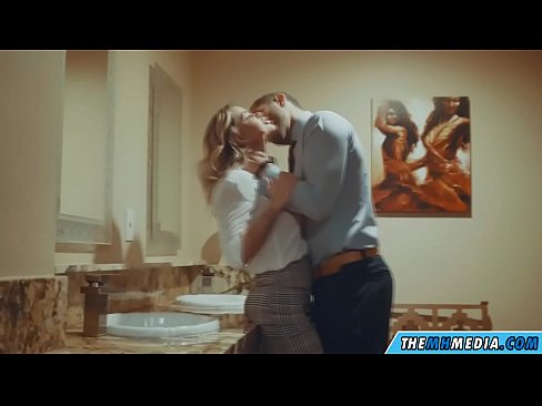 ❤️ ໃນເວລາທີ່ຜິວເນື້ອສີຂາວ busty seduces ທ່ານຢູ່ໃນຫ້ອງນ້ໍາສາທາລະນະ ❤️ ໜັງໂປ້ ທີ່ lo.xxxpornolive.ru ☑